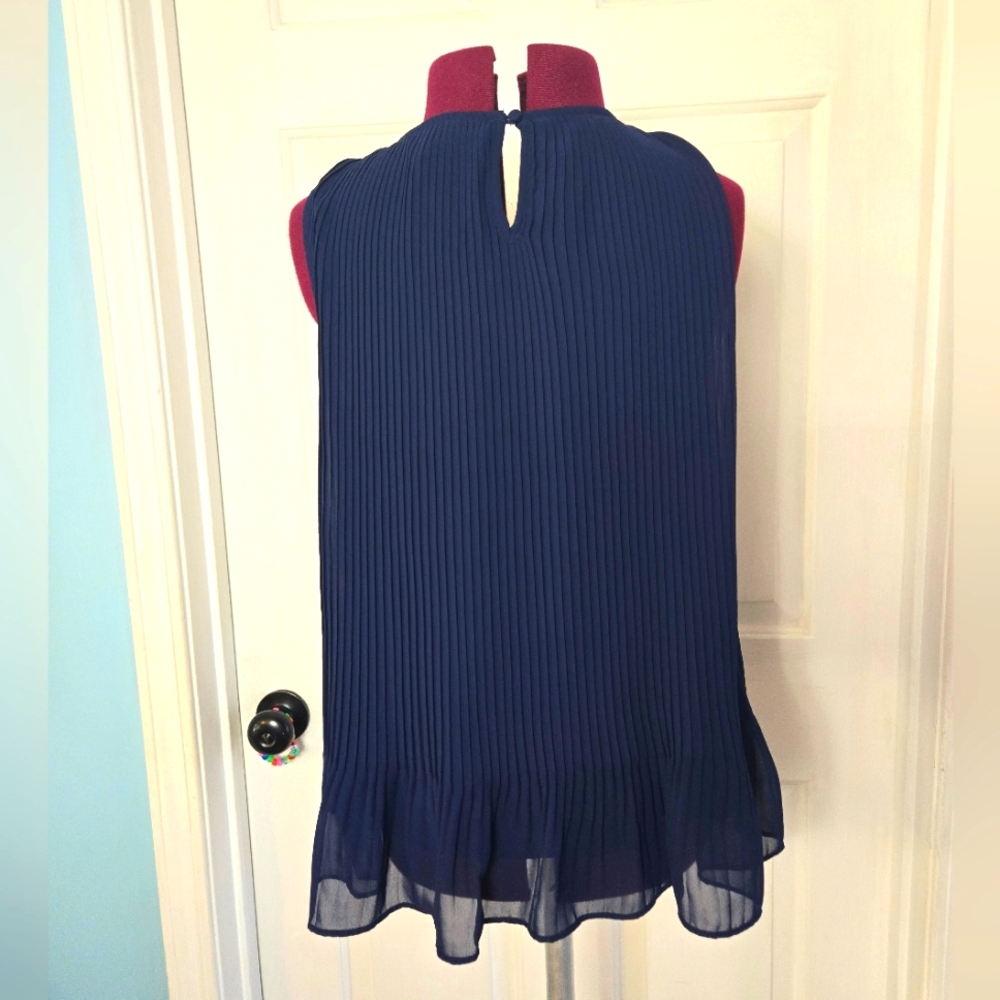 Lauren Conrad Small Navy Blue Pleated Blouse w/ Crochet Peter Pan Collar - Picture 3 of 9